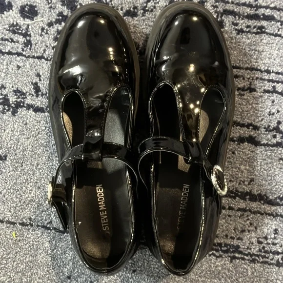 Girls Steve Madden Mary Jane Patten Leather Shoes | Size 4.5 - Picture 2 of 4